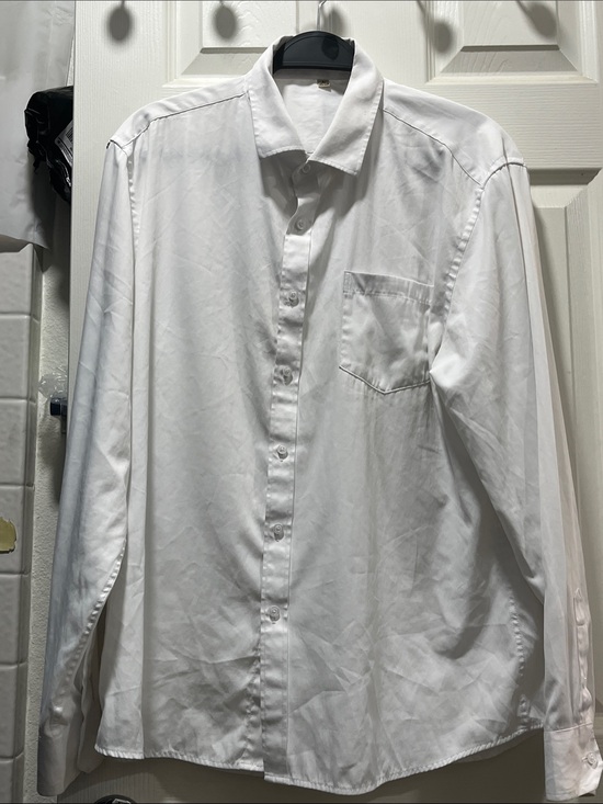 Temu Other - Preowned Men's Classic White Button-Up Shirt Size Small .